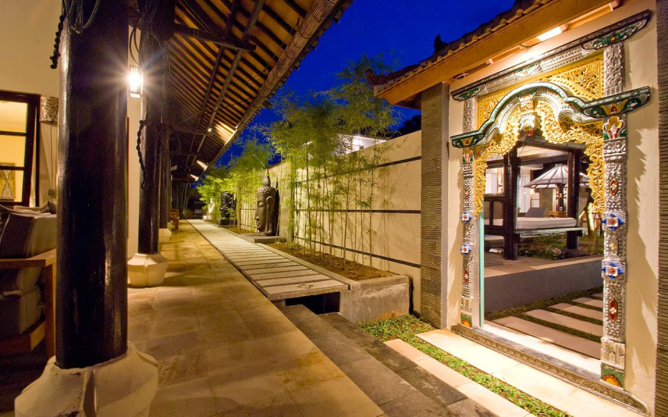 Connecting Villas Passage